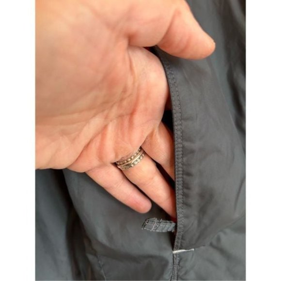 Colombia Windbreaker. Size Large(14-16). Used good condition. - Picture 6 of 12